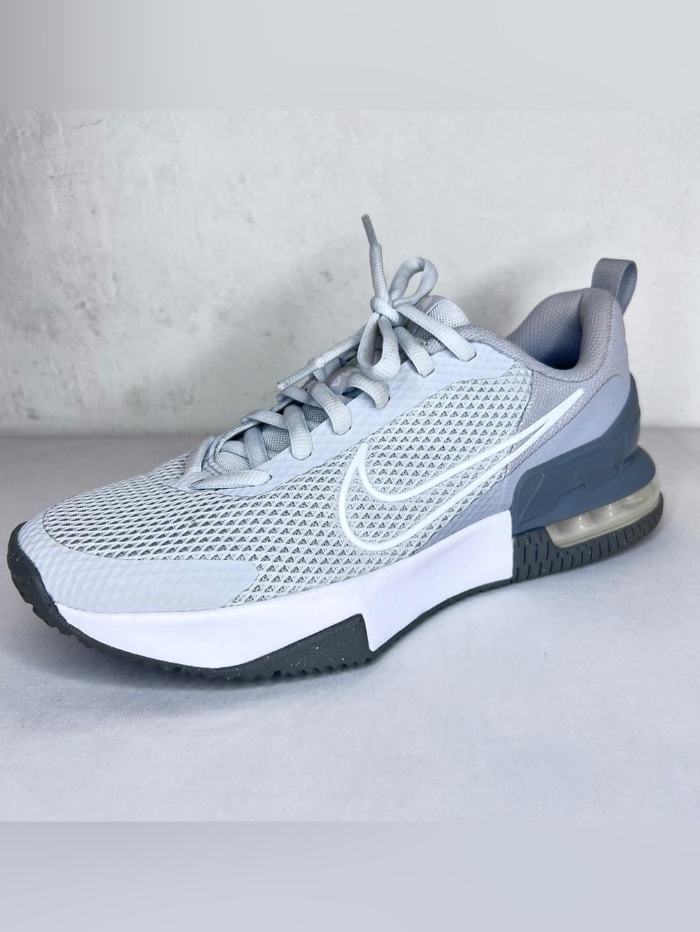 Nike SINGLE LEFT SHOE ONLY Men’s Sneakers Light Gray and White